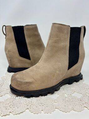 Sorel Joan of Arctic Wedge III Chelsea Hidden Wedge Ankle Boot Taupe Leather 8